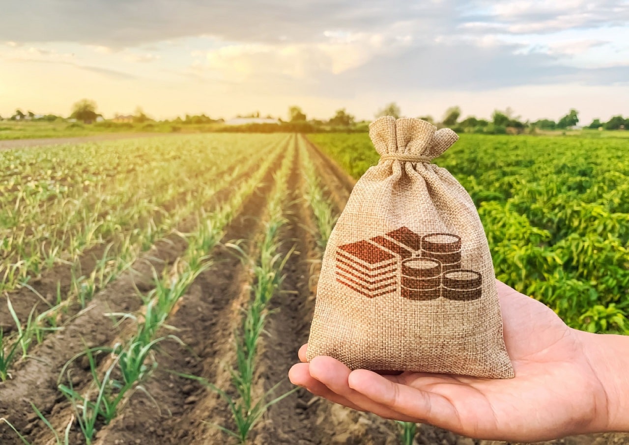 What is the effect of qualified agricultural practices on investors?