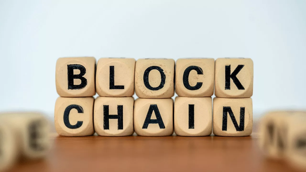 Blockchain technologies and investor behavior