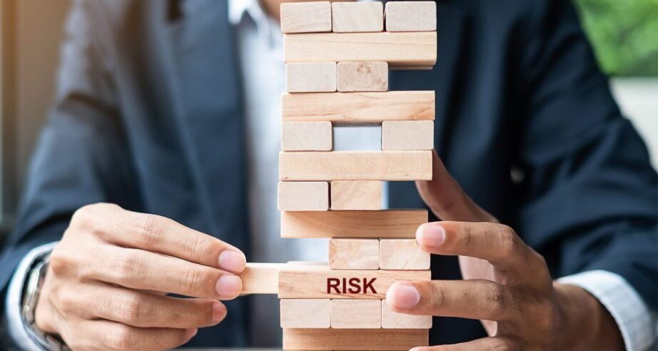 Kriz dönemlerinde finansal risk yönetimi stratejileri